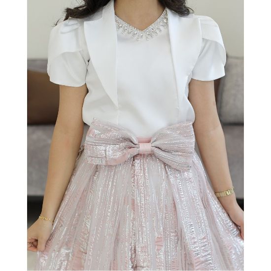 صورة طقم تيور لمعة لحمي بفيونكة كبيرة وأكمام مبتكرة واكسسوار رقبة - M3793 ملحوظة تم تغيير شكل الفيونكة الى صغيره في الصور